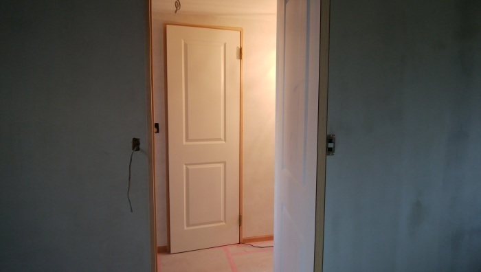 大工による建具取り付け_c0228241_23352336.jpg